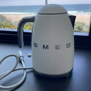 SMEG Electric Kettle 3D Logo